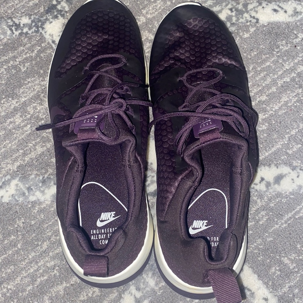 Women’s Nike shoes